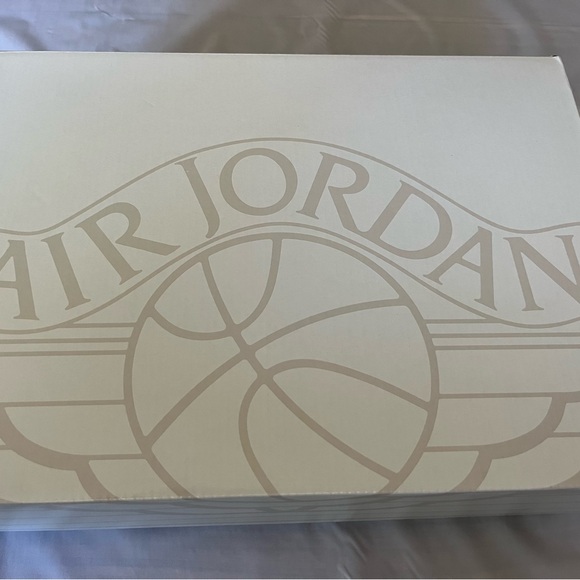 Nike Jordan 2 Retro - Picture 7 of 8